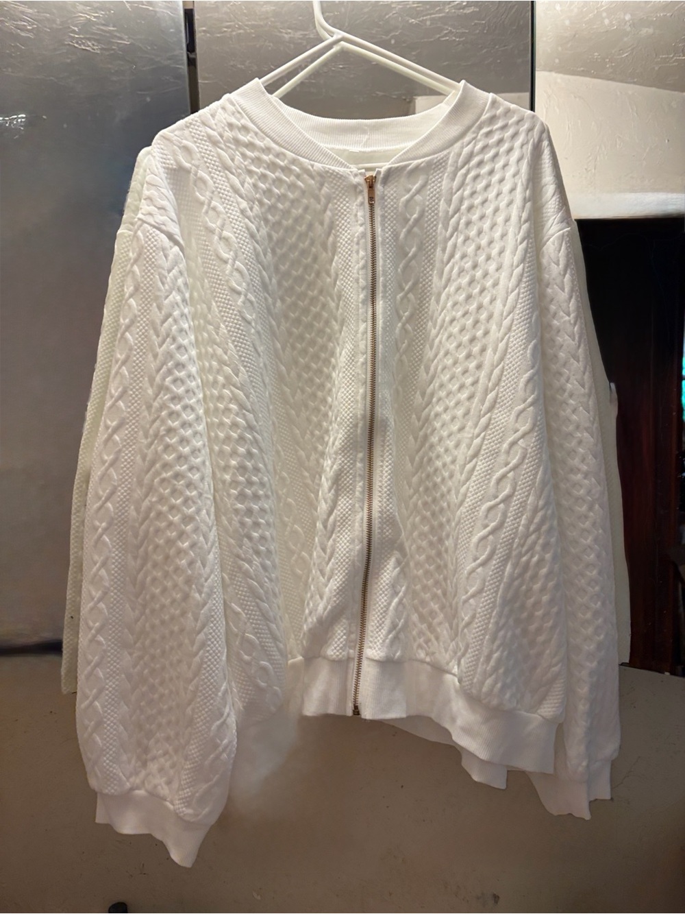 Source Unknown White Cable-Knit Zip Cardigan with Gold Zipper